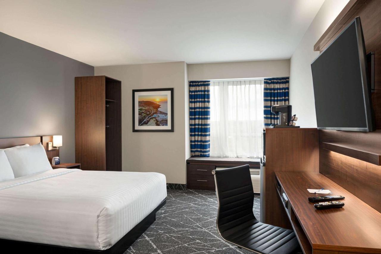 Microtel Inn & Suites By Wyndham Antigonish Экстерьер фото
